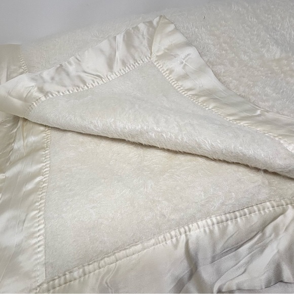 NK HOME Ivory 100% Natural Charmeuse Silk Luxurious Blanket Satin Trim 86” X 94” - Picture 1 of 9